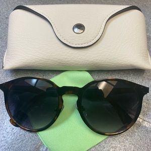 Brown basic tortoise sunglasses - no brand. Excellent condition